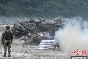 五行改名西藏军区某部高原峡谷实弹射击 锤炼实战能力