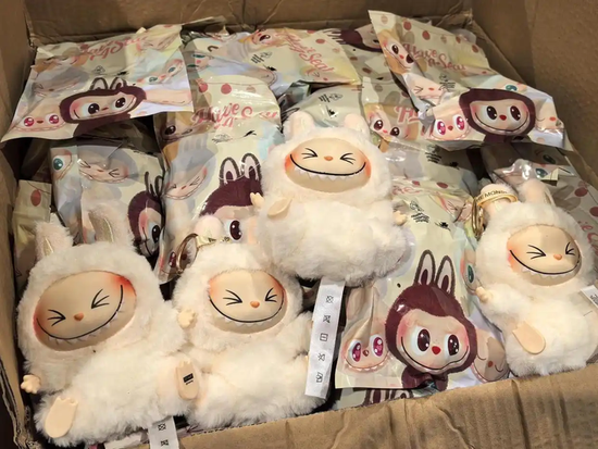 Labubu的假货产业链：秘密全球发(🌆)货，工厂谁也不能来看